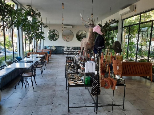 Lovina life Room & Cafe image 16